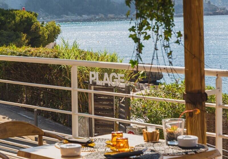 Отель De La Plage Mahogany