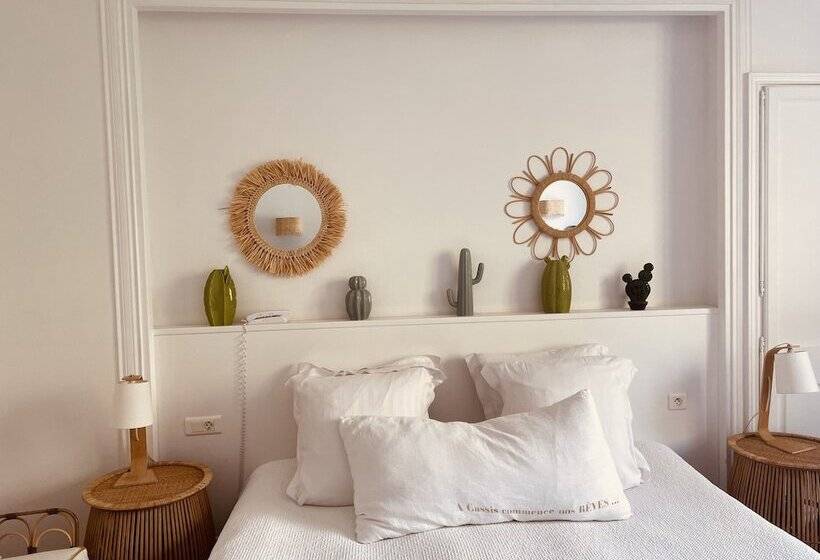 Отель De La Plage Mahogany