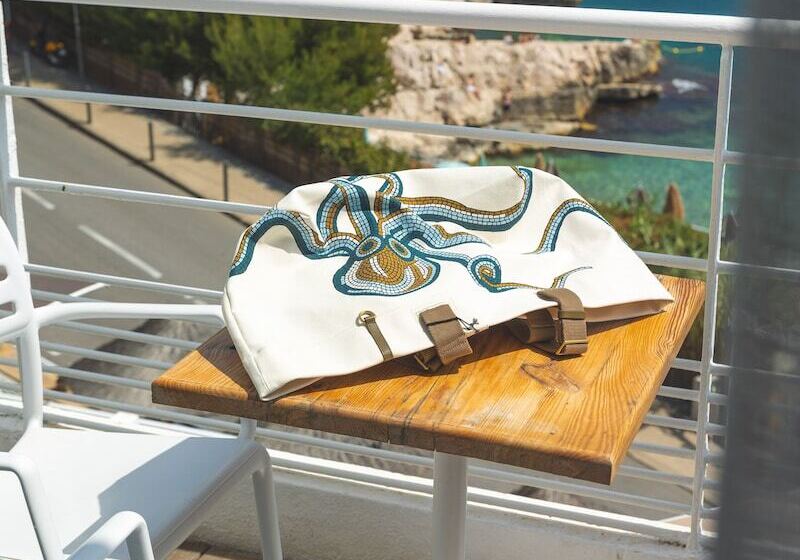 Отель De La Plage Mahogany