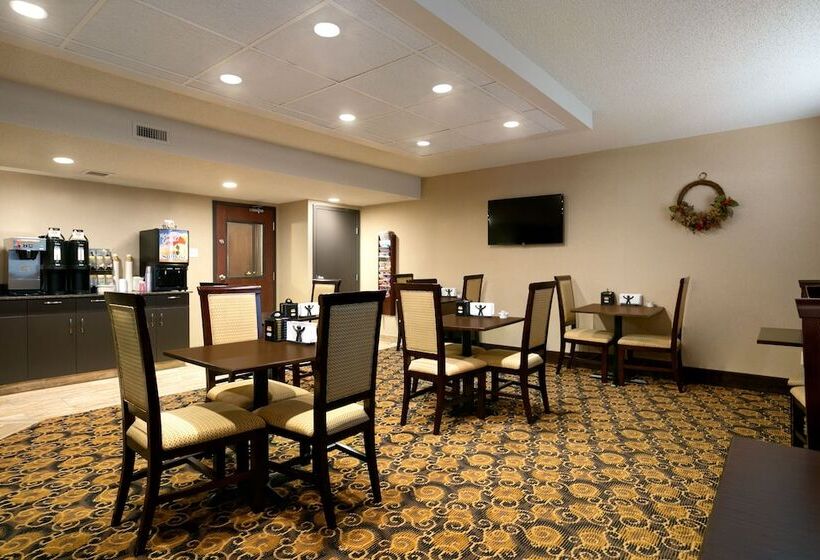 فندق Super 8 By Wyndham Fox Creek