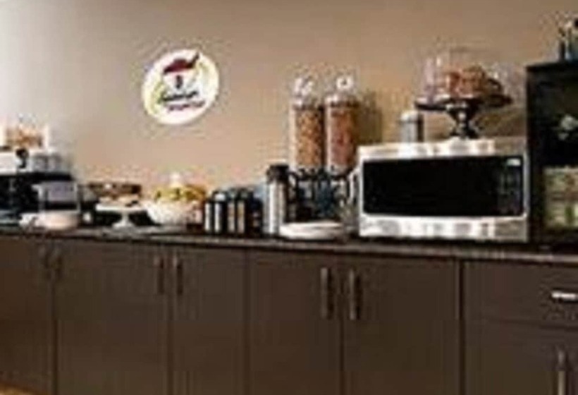 فندق Super 8 By Wyndham Fox Creek