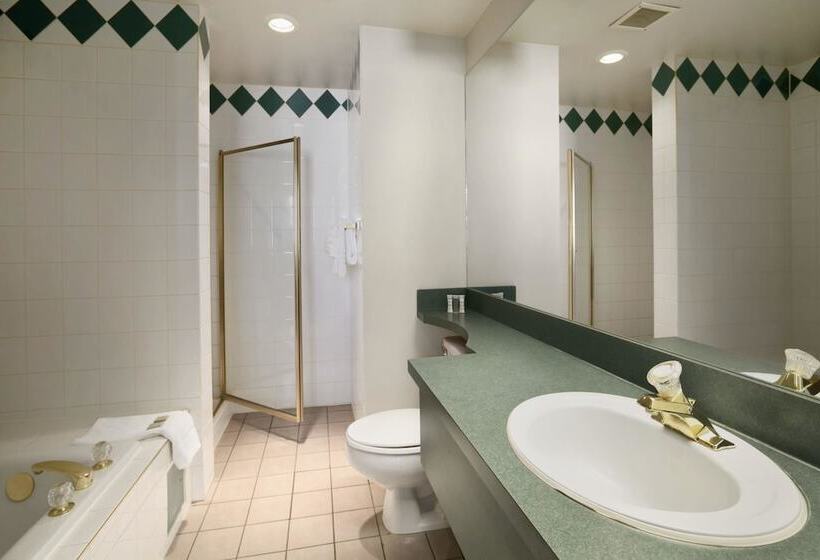 فندق Super 8 By Wyndham Fox Creek