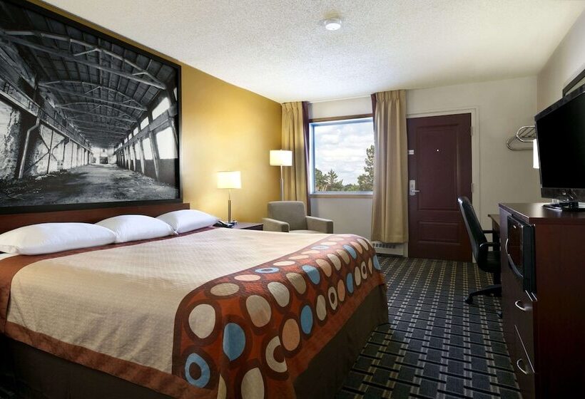 فندق Super 8 By Wyndham Fox Creek