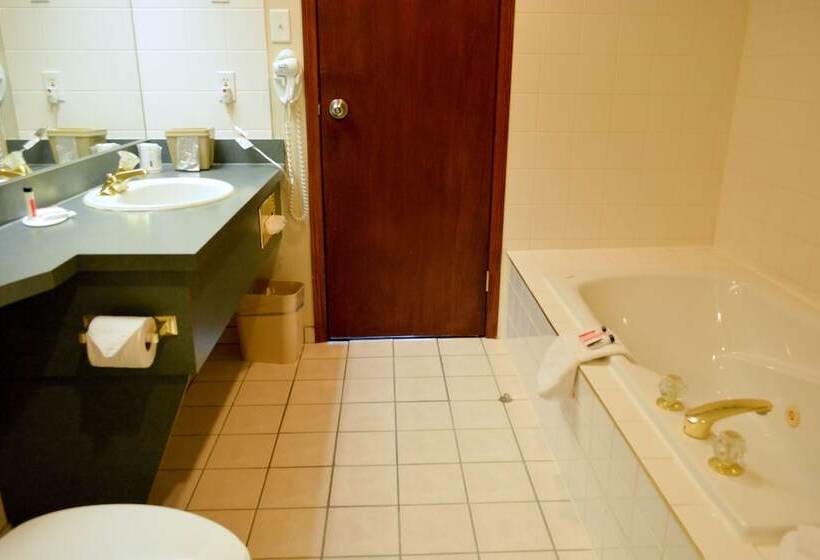 فندق Super 8 By Wyndham Fox Creek