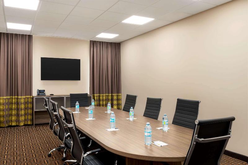 ホテル Super 8 By Wyndham Thompson