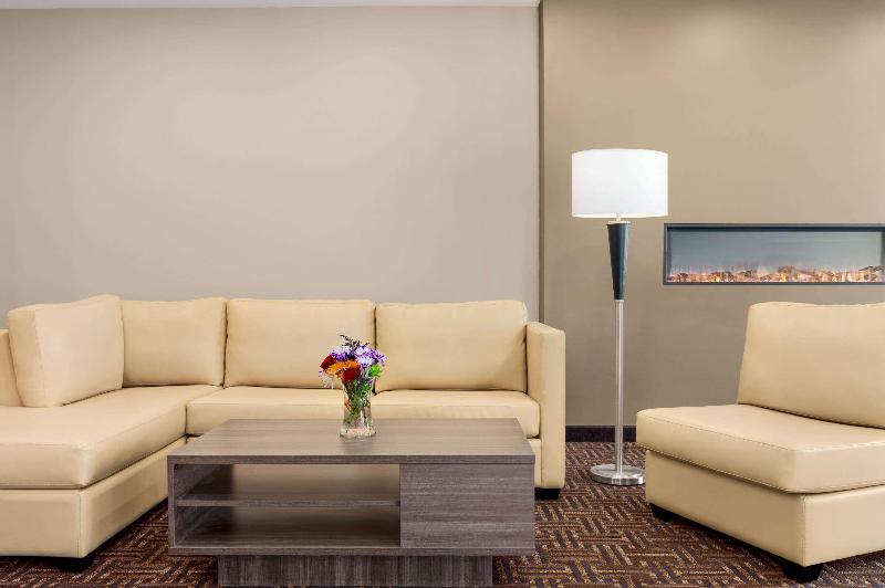 ホテル Super 8 By Wyndham Thompson