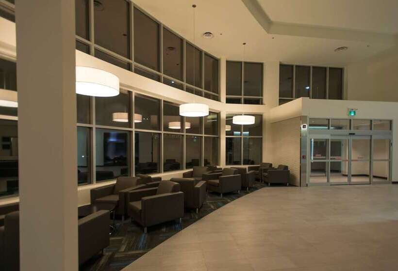 The Grand Winnipeg Airport Hotel By Lakeview