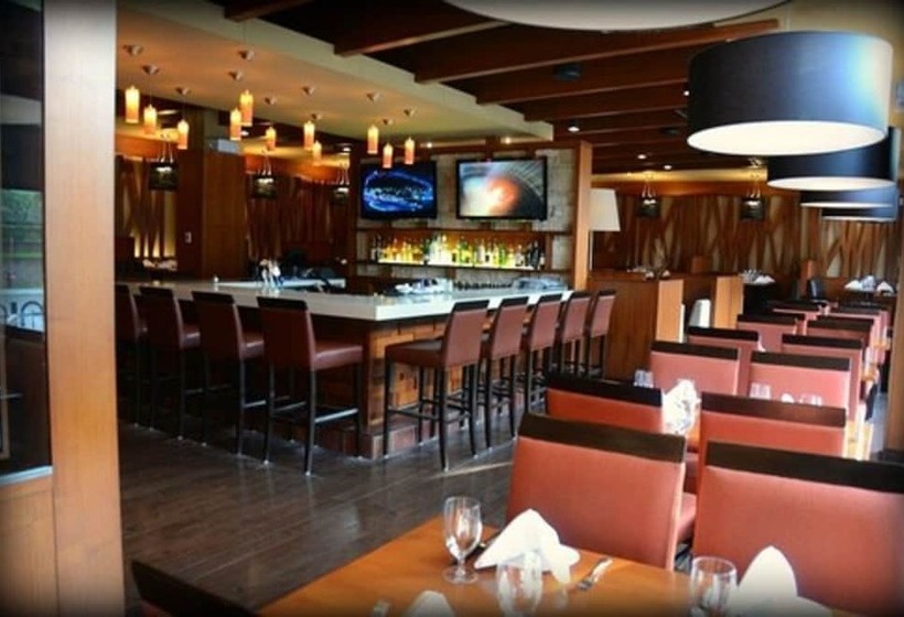 ホテル The Holman Grand