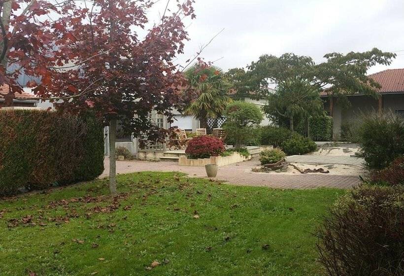 Отель The Originals City, Logis D Elbée, Cholet Nord