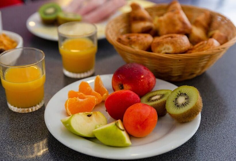 Отель The Originals City, Logis D Elbée, Cholet Nord