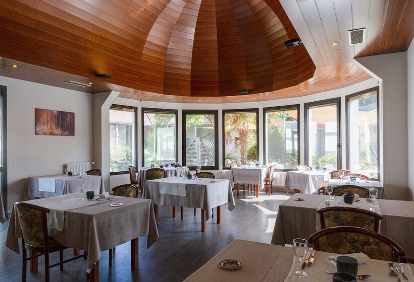 Отель The Originals City, Logis D Elbée, Cholet Nord