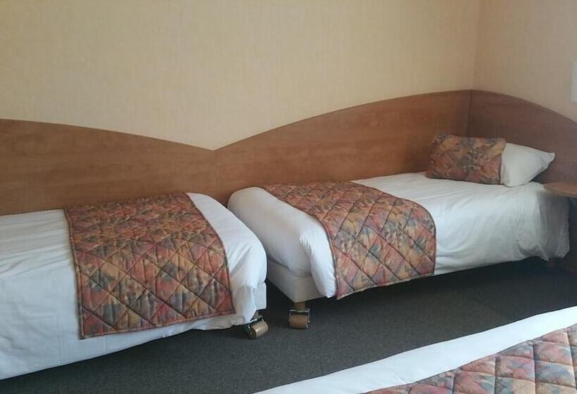 Отель The Originals City, Logis D Elbée, Cholet Nord