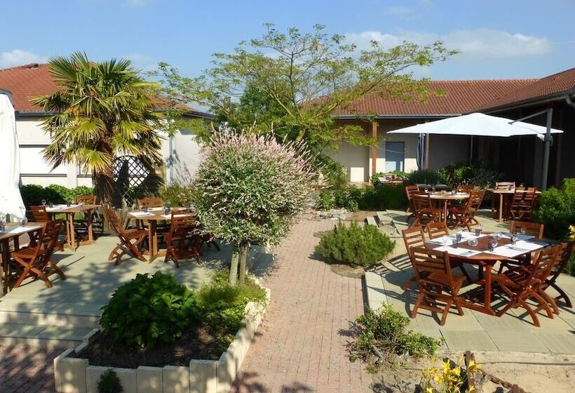 Отель The Originals City, Logis D Elbée, Cholet Nord