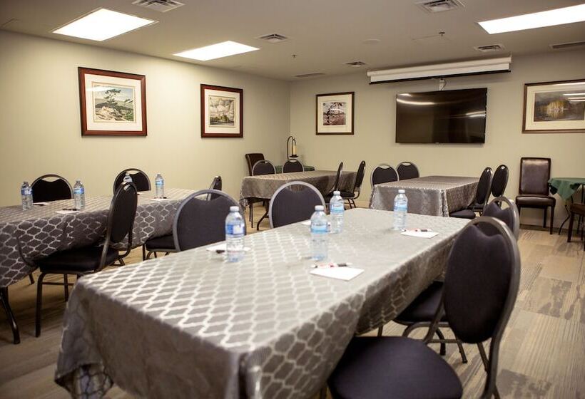 فندق The Village Inn Of Lakefield