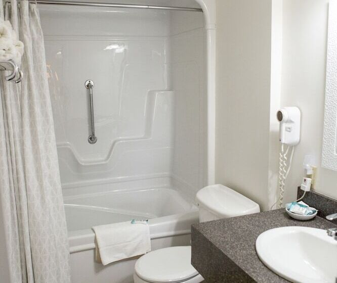 فندق The Village Inn Of Lakefield