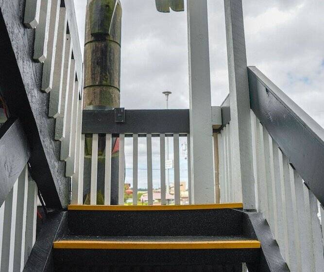 Hotel Thunderbird Motor Inn