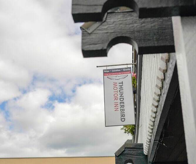 Hotel Thunderbird Motor Inn