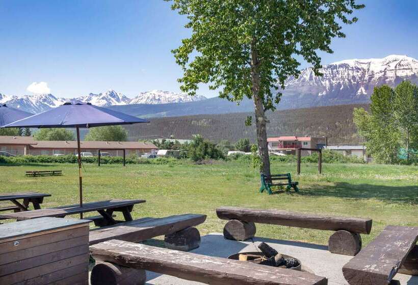 فندق Travelodge By Wyndham Golden Sportsman Lodge