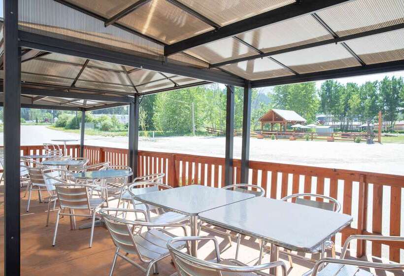 فندق Travelodge By Wyndham Golden Sportsman Lodge