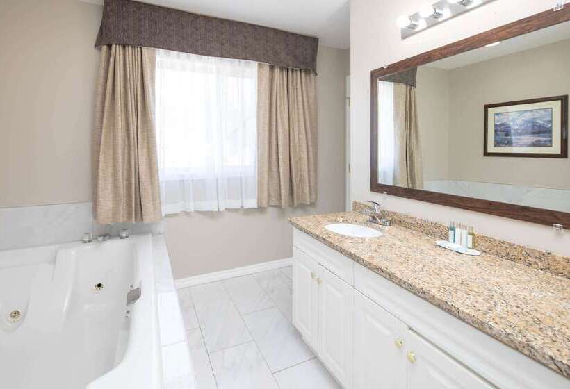 فندق Travelodge By Wyndham Golden Sportsman Lodge