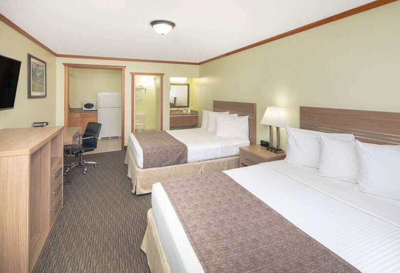 فندق Travelodge By Wyndham Golden Sportsman Lodge