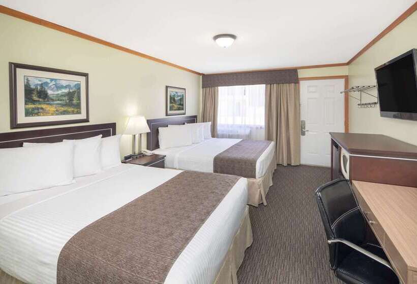 فندق Travelodge By Wyndham Golden Sportsman Lodge