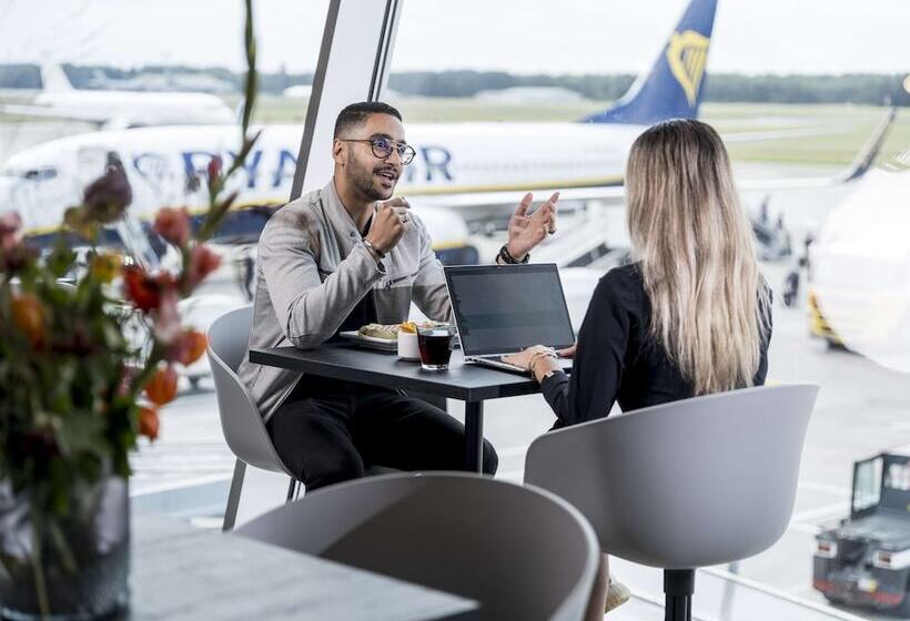 Отель Tulip Inn Eindhoven Airport