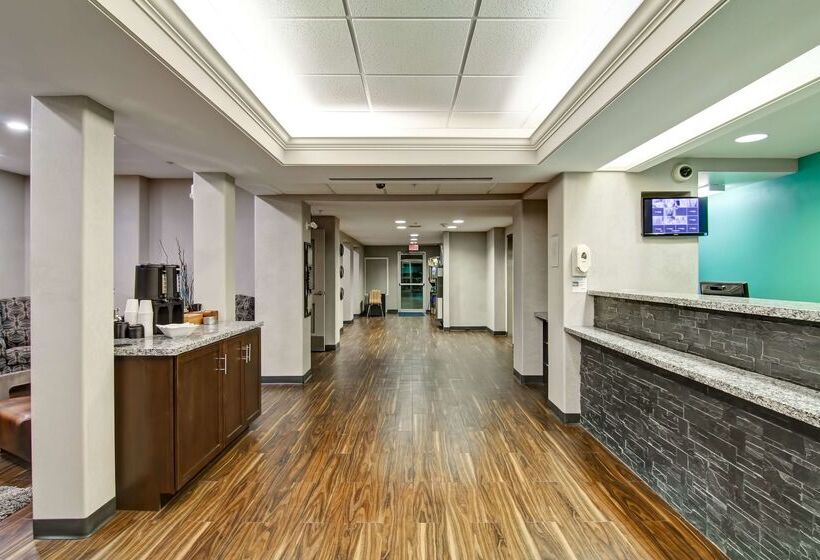 فندق على الطريق Home Inn Medicine Hat