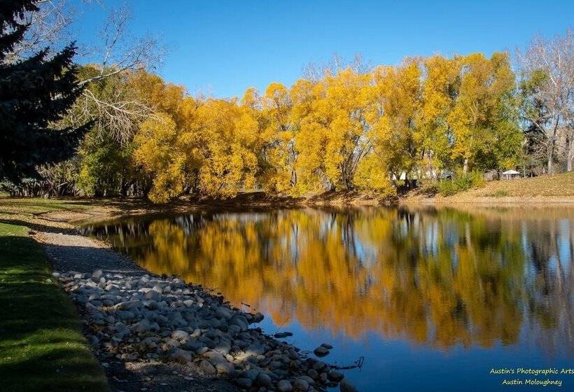 מוטל Home Inn Medicine Hat