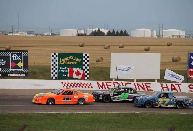 فندق على الطريق Home Inn Medicine Hat