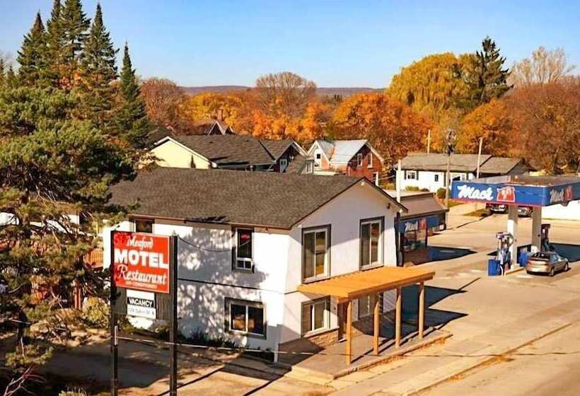 فندق على الطريق Meaford Inn