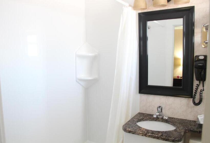 فندق على الطريق Perth Plaza Inn & Suites