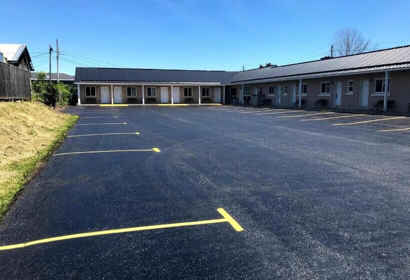 فندق على الطريق Perth Plaza Inn & Suites