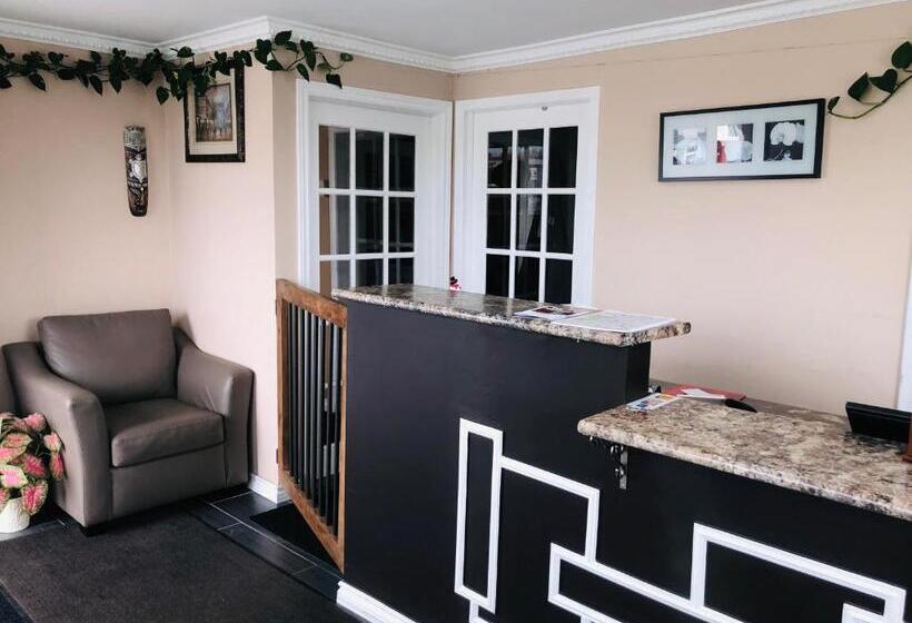 فندق على الطريق Perth Plaza Inn & Suites