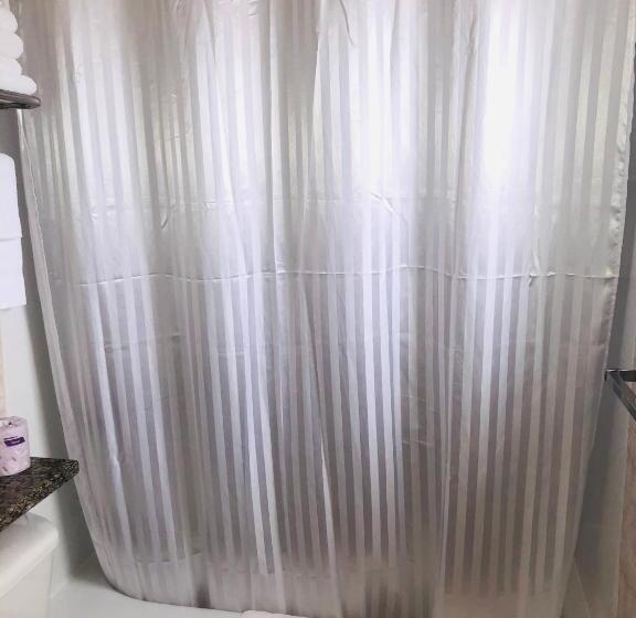 فندق على الطريق Perth Plaza Inn & Suites