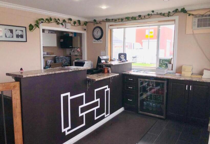 فندق على الطريق Perth Plaza Inn & Suites