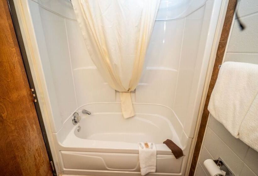 מוטל Vegreville Garden Inn