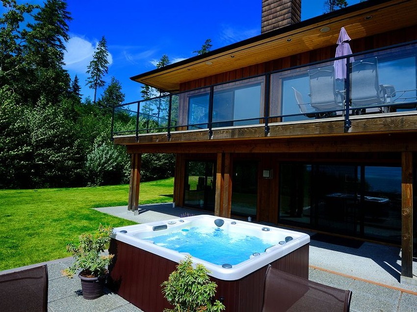 Points West Oceanfront Resort