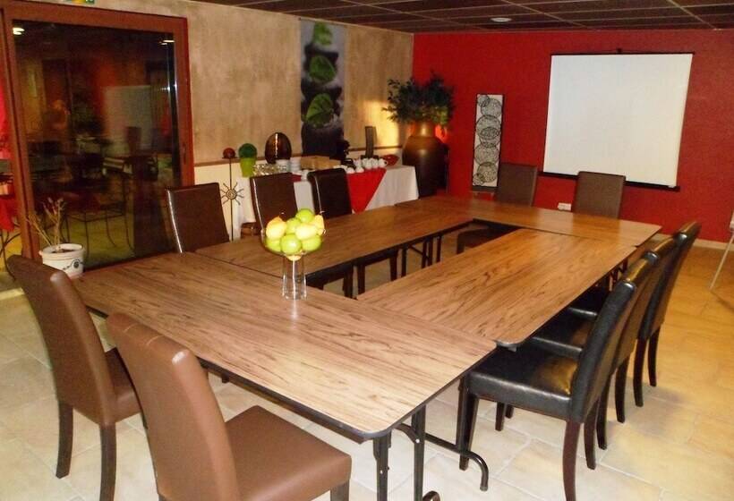 The Originals City, Hôtel Le Village Provençal, Aixenprovence Nord