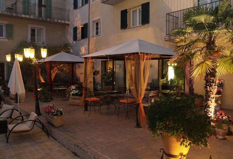 The Originals City, Hôtel Le Village Provençal, Aixenprovence Nord