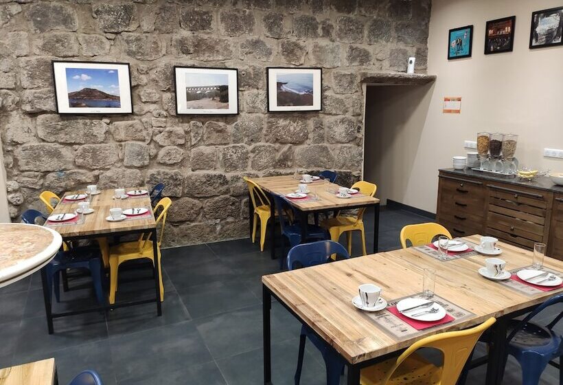 Logis Hotel Yseria   Historical Center