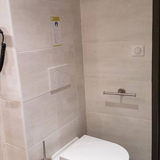 Logis Hotel Yseria   Historical Center