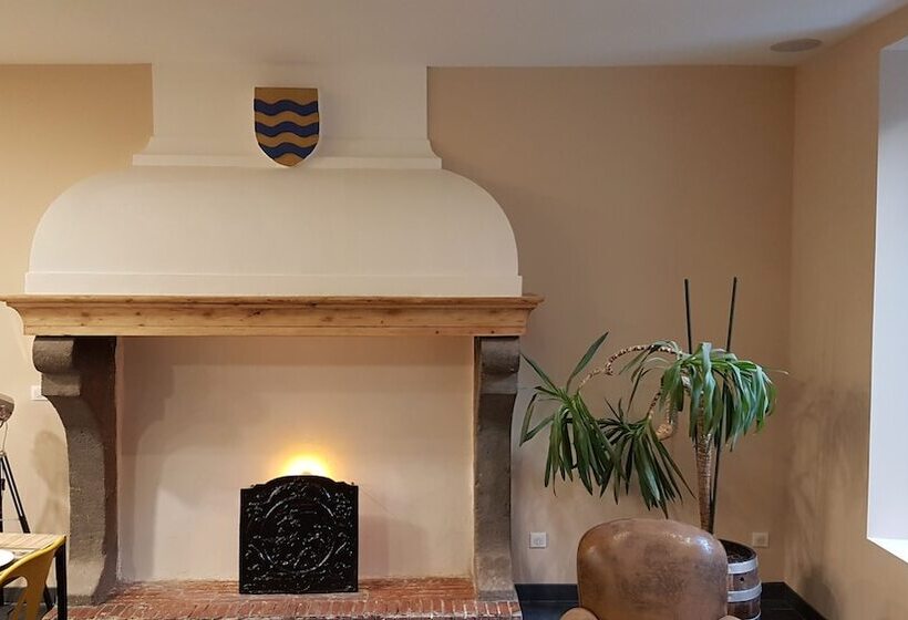 Logis Hotel Yseria Historical Center