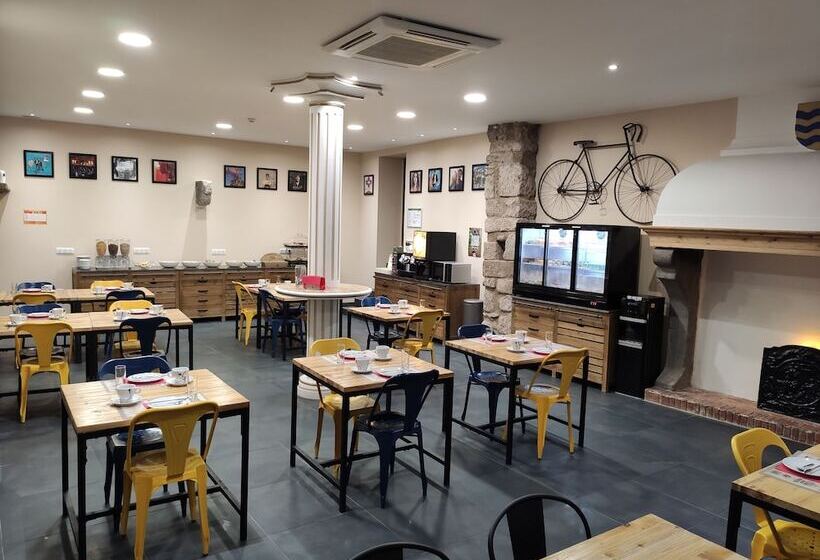 Logis Hotel Yseria   Historical Center