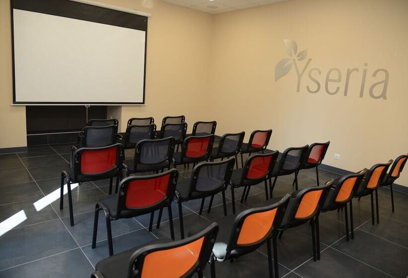 Logis Hotel Yseria   Historical Center