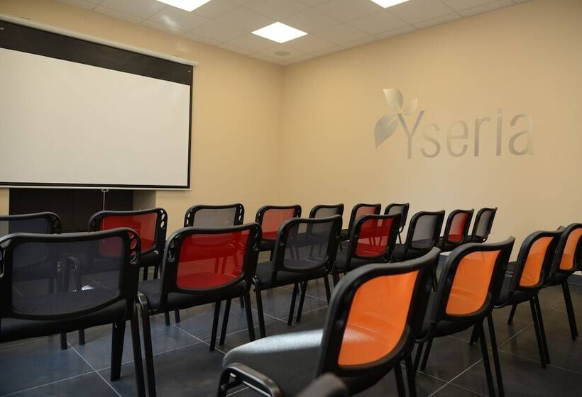 Logis Hotel Yseria   Historical Center