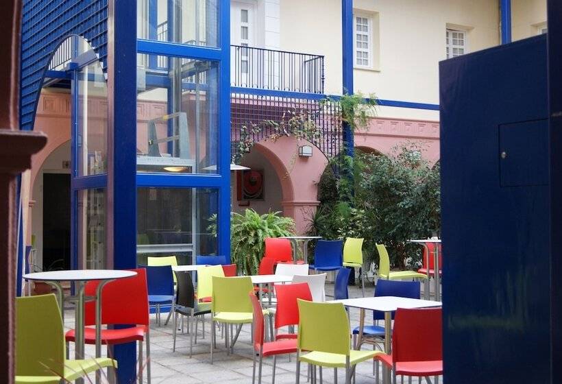Albergue Inturjoven Huelva   Hostel