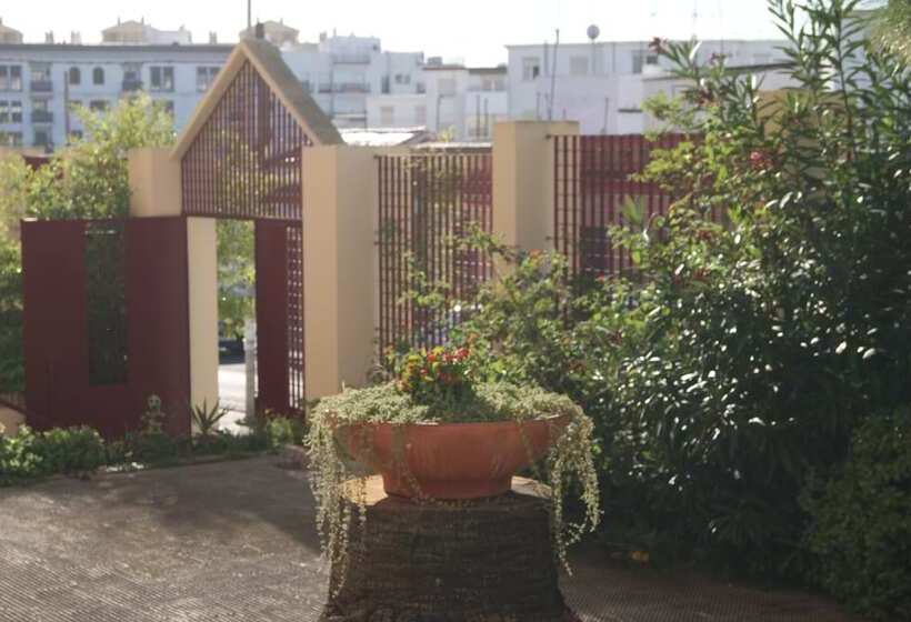 Albergue Inturjoven Huelva   Hostel