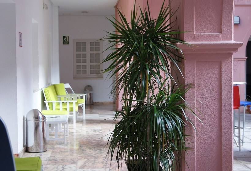 Albergue Inturjoven Huelva   Hostel