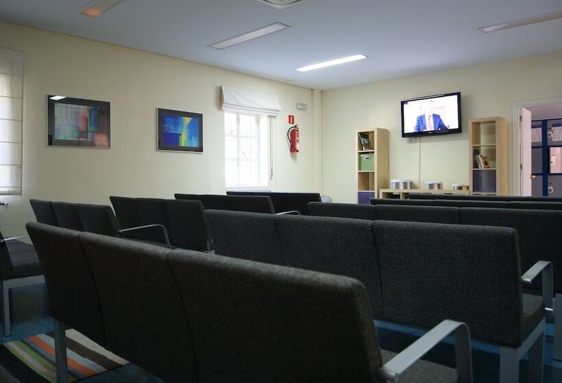 Albergue Inturjoven Huelva   Hostel